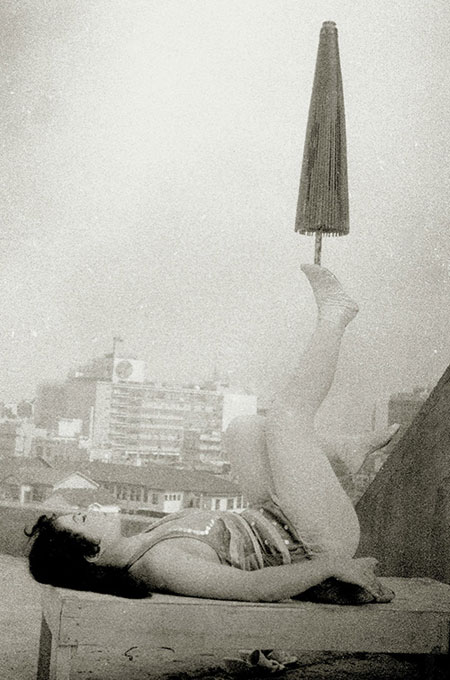 新宿コマ屋上　遠くに伊勢丹画像